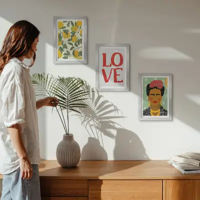 Keretezett triptichon Frida Kahlo portréja citromokkal és LOVE felirattal