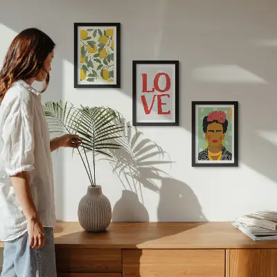 Keretezett triptichon Frida Kahlo portréja citromokkal és LOVE felirattal