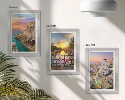 Tengerparti kilátás naplementével és várossal keretezett triptichon
