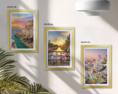 Tengerparti kilátás naplementével és várossal keretezett triptichon