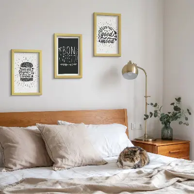Keretezett triptichon étel- és kulináris szlogenes grafikákkal