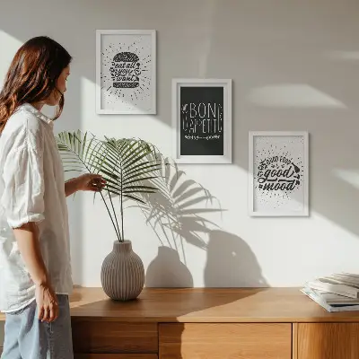 Keretezett triptichon étel- és kulináris szlogenes grafikákkal