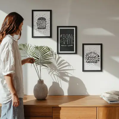 Keretezett triptichon étel- és kulináris szlogenes grafikákkal