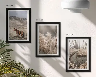 Modern keretezett képszett lovakat ábrázoló füves táj és téli patak motívummal