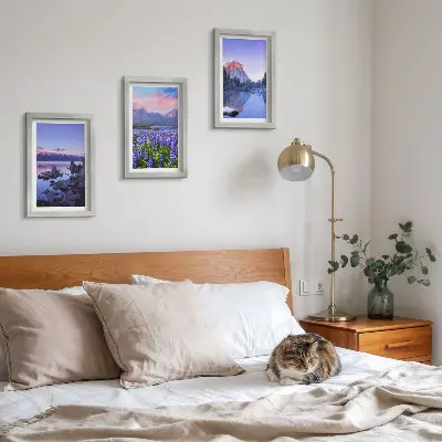 Hegyi tájak vízzel, éggel és virágmezővel keretezett triptichon