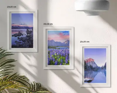 Hegyi tájak vízzel, éggel és virágmezővel keretezett triptichon