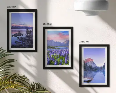 Hegyi tájak vízzel, éggel és virágmezővel keretezett triptichon