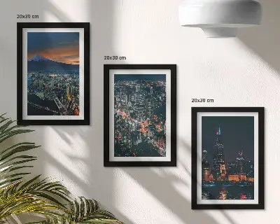 Hegyi kilátás a városra éjszaka felhőkarcolókkal keretezett triptichon