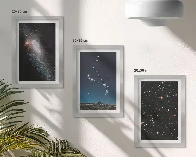 Keretezett triptichon galaxisok kozmikus tájképei és a Kos csillagkép ábrázolása