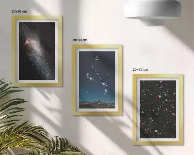 Keretezett triptichon galaxisok kozmikus tájképei és a Kos csillagkép ábrázolása