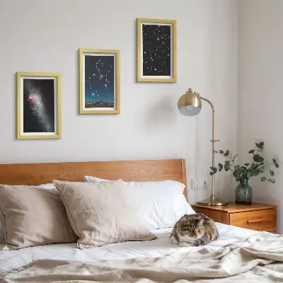 Keretezett triptichon galaxisok, csillagképek és a Nyilas csillagjegy mintával