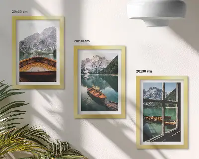 Modern keretezett kép szett kilátás egy hegyi tóra csónakokkal és ablakkal a háttérben