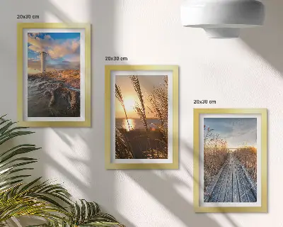 Keretezett triptichon kilátás a tengerparti világítótoronyra fűvel és fafa mólóval