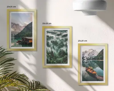 Keretezett triptichon hegyi táj tóval, hajóval és ködös erdővel