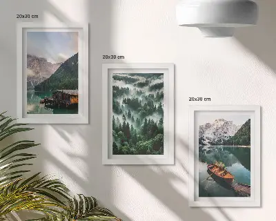 Keretezett triptichon hegyi táj tóval, hajóval és ködös erdővel