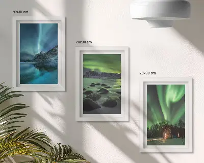 Keretezett triptichon téli tájak északi fénnyel a hegyek felett