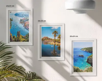 Tengerparti kilátás pálmafákkal és kék vízzel triptichon keretezett kivitelben