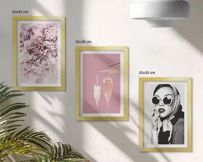 Keretezett triptichon rózsaszín árnyalatú virágok és egy elegáns nő motívummal
