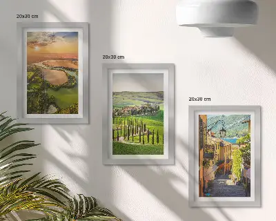 Olasz tájak folyóval, dombokkal és egy városi utcával keretezett triptichon