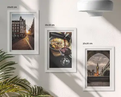 Keretezett triptichon városokat, ételeket és londoni látképet ábrázoló képsorozat