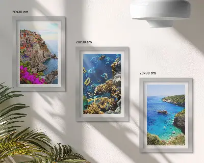 Tengerparti kilátás színes házakkal és korallzátonyokkal keretezett triptichon