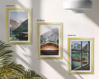 Hegyi tó csónakkal és faházakkal modern keretezett képszett
