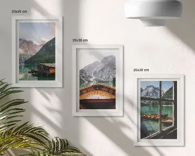 Hegyi tó csónakkal és faházakkal modern keretezett képszett