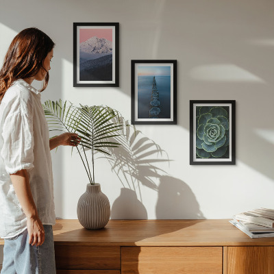 Keretezett triptichon Hegyek rózsaszín éggel, vízzel és zöld pozsgás növényekkel