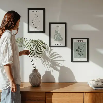 Keretezett triptichon Henri Matisse bézs és zöld árnyalatú plakátokkal