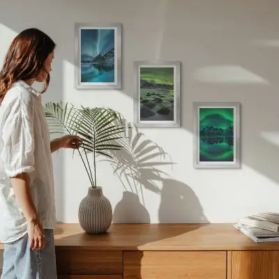 Téli táj északi fényekkel és hegyekkel modern keretezett képszett