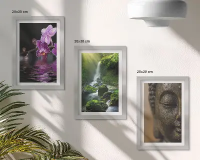 Virágok a vízben, vízesés zöld sziklákkal és Buddha mintás triptichon keretezett kivitelben