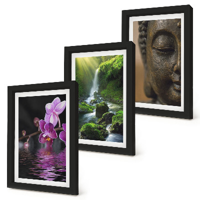 Keretezett triptichon Virágok a vízben, vízesés zöld sziklákkal, Buddha