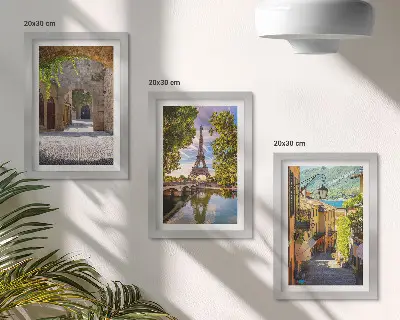 Keretezett triptichon gyönyörű utcák történelmi építészettel és az Eiffel-toronnyal