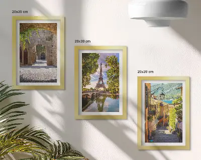 Keretezett triptichon gyönyörű utcák történelmi építészettel és az Eiffel-toronnyal