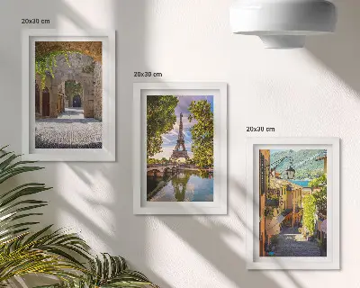Keretezett triptichon gyönyörű utcák történelmi építészettel és az Eiffel-toronnyal