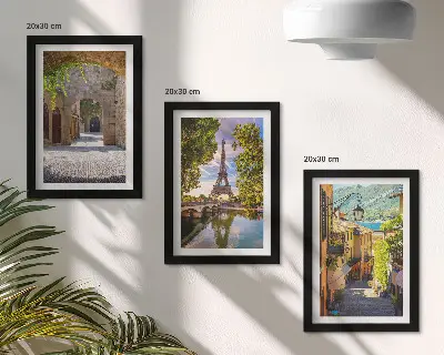 Keretezett triptichon gyönyörű utcák történelmi építészettel és az Eiffel-toronnyal