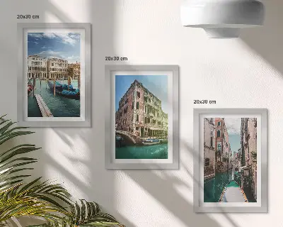 Keretezett triptichon velencei városkép csatornákkal és építészeti részletekkel