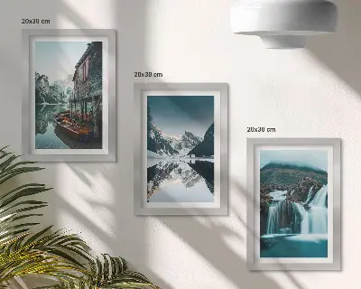 Modern keretezett képszett hegyi tájakkal, vízeséssel és tóval