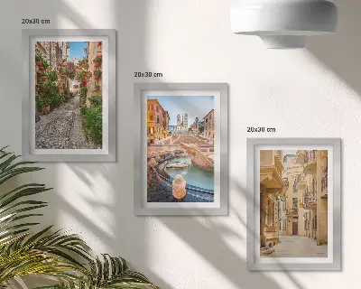 Bájos utcák és szökőkutak festői építészetben keretezett háromrészes triptichon