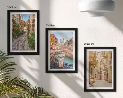 Bájos utcák és szökőkutak festői építészetben keretezett háromrészes triptichon