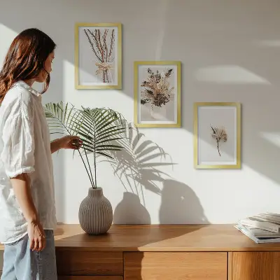 Keretezett triptichon minimalista természetstílusú virágok és ágak mintával