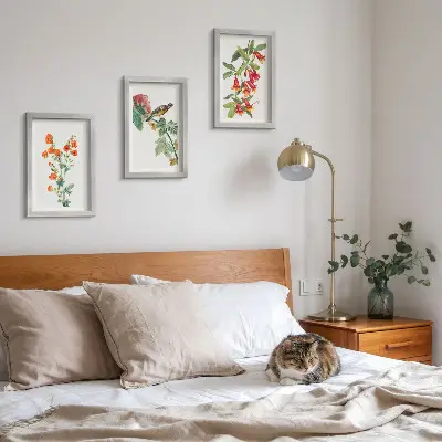 Modern keretezett kép szett festett retro virágok és egy madár egy ágon motívummal