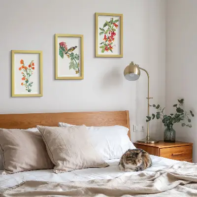 Modern keretezett kép szett festett retro virágok és egy madár egy ágon motívummal