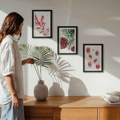 Modern keretezett kép szett Piros gyümölcsök és növények minimalista stílusban