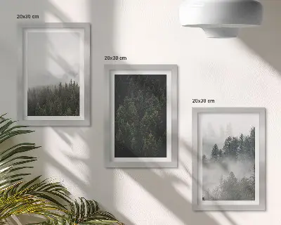 Zöld erdők ködös természeti környezetben keretezett triptichon