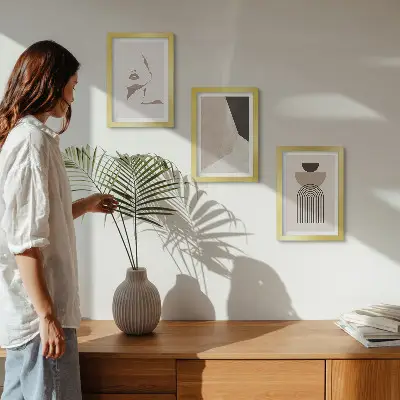 Modern keretezett képszett absztrakt geometriai alakzatokkal és női arccal