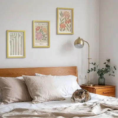 Keretezett triptichon botanikus motívumokkal és párizsi minimalista stílussal