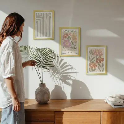 Keretezett triptichon botanikus motívumokkal és párizsi minimalista stílussal
