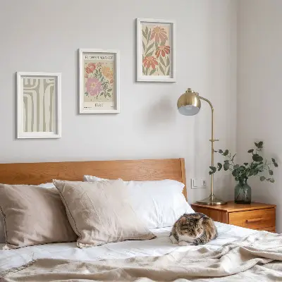 Keretezett triptichon botanikus motívumokkal és párizsi minimalista stílussal