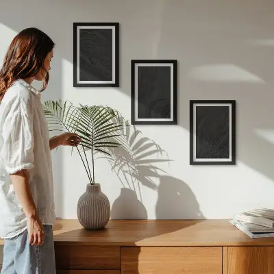 Keretezett triptichon sötét márvány mintázat elegáns stílusban